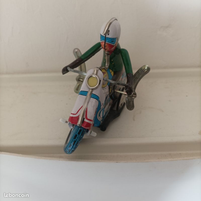 Jouet ancien : Moto a clé (image 2)