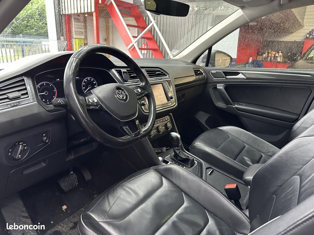 VOLKSWAGEN TIGUAN 2.0 16V TDI BlueMotion - 150 - BV DSG 7 2016 Carat Exclusive PHASE 1 (image 21)