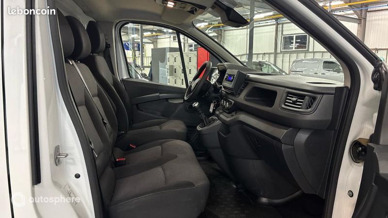 Renault Trafic Véhicule utilitaire ou Société L1H1 3T 2.0 Blue dCi 130ch Confort (image 10)