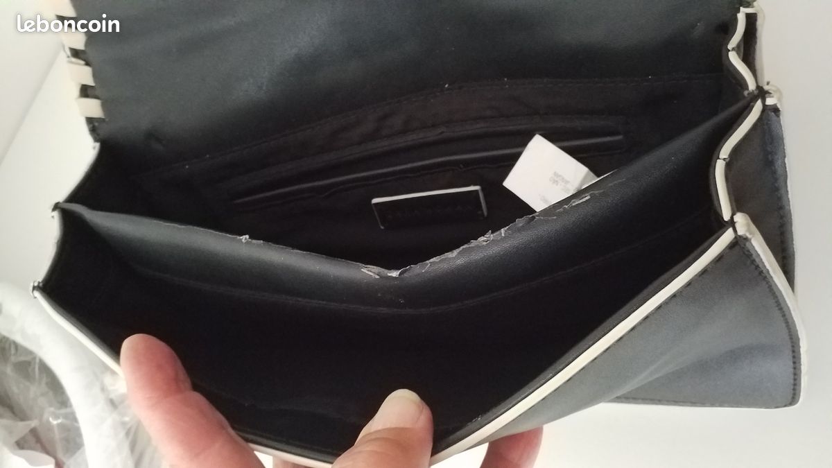 Sac à épaules à grosse chaîne bon état présente un léger défaut a