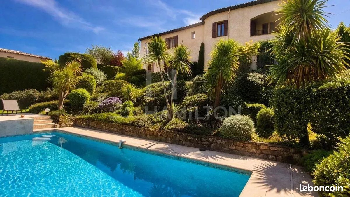 Maison 7 pièces 200 m² · à Le Rouret · 200 m² · 875 000 €