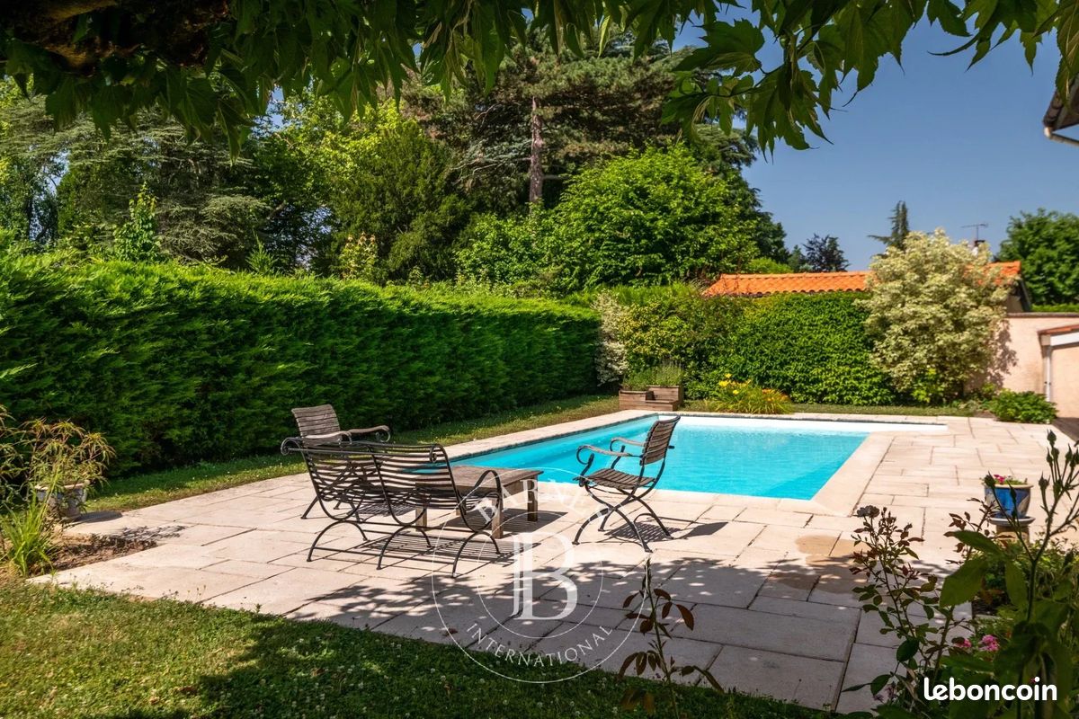 Maison 5 pièces 211 m² · à Saint-Cyr-au-Mont-d'Or · 211 m² · 790 000 €
