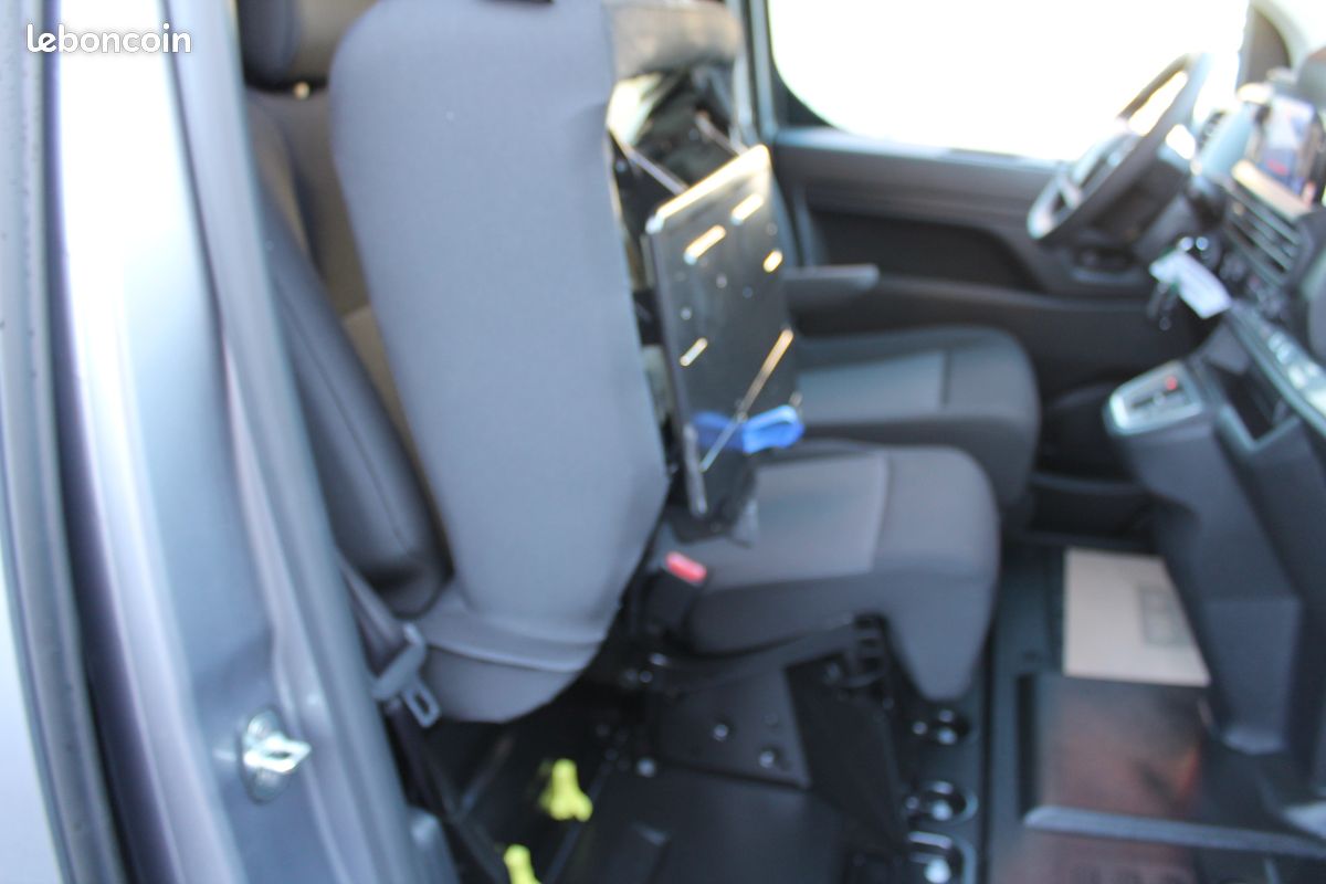 Citroën Jumpy III Fg Taille XL 2.0 Blue-Hdi 145 EAT8 GPS, Caméra de recul, Pack Look sortie le 27/06/2025 , 5 Kilomètres Prix Hors tahes 25 580 (image 9)