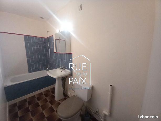 https://img.leboncoin.fr/api/v1/lbcpb1/images/0f/a5/90/0fa5905a5e24e335c1fd2d431c846141a8e7138a.jpg?rule=ad-image