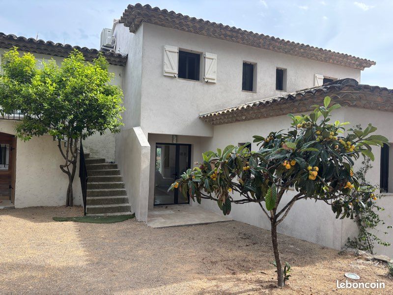 Maison 7 pièces 350 m² · à Grimaud · 350 m² · 2 250 000 €