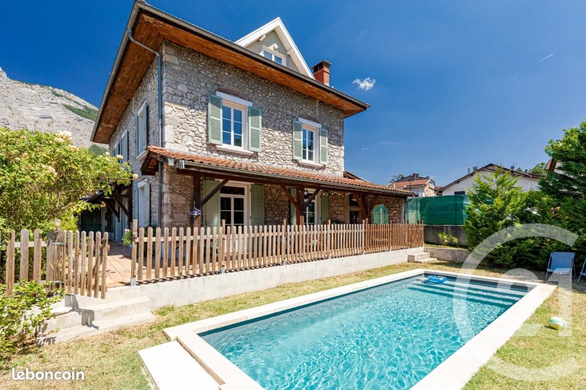 Maison 8 pièces 290 m² · à Montbonnot-Saint-Martin · 290 m² · 664 000 €