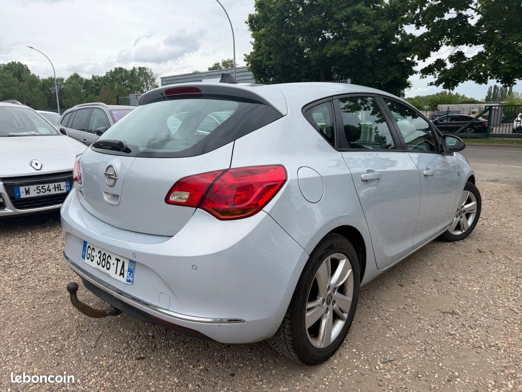 Opel Astra 1.7 CDTI 110 Cosmo (image 4)