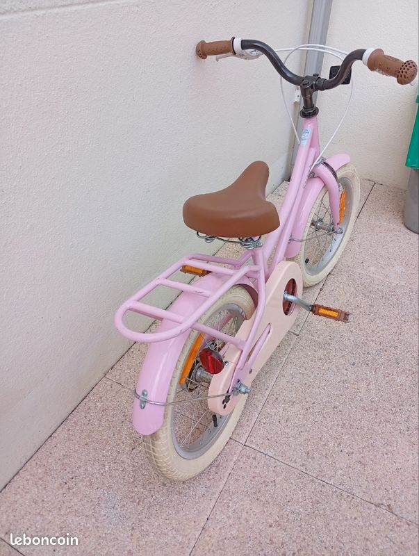 Vélo enfant 4 à 7ans Stitch Vintage Beach 16 pouces – Style rétro – Bel état
Description : (image 4)