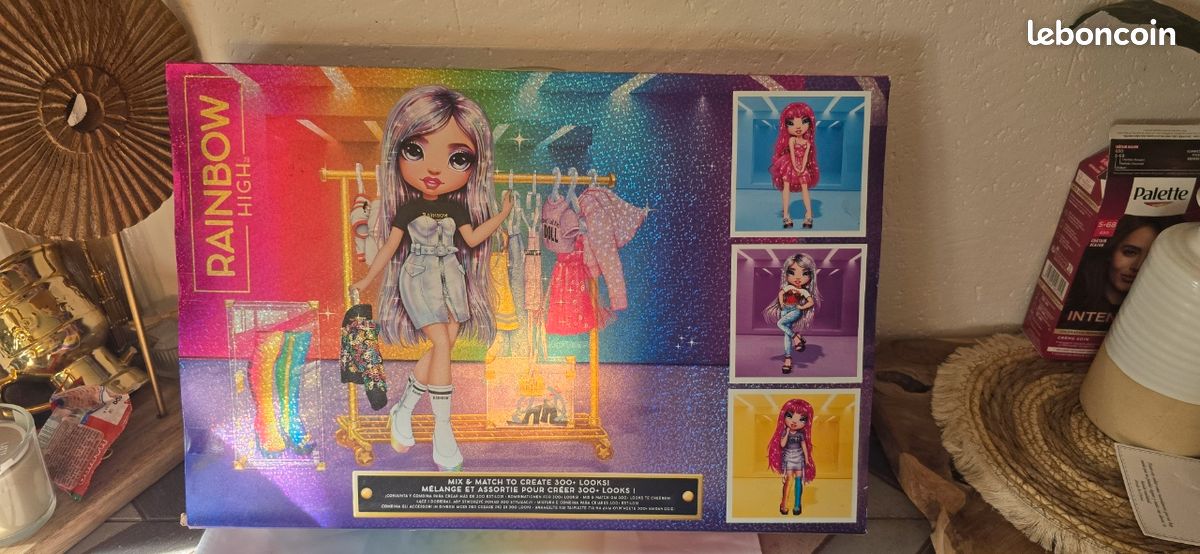 Poupée Rainbow Higt avec accessoires neuf 300 looks (image 4)