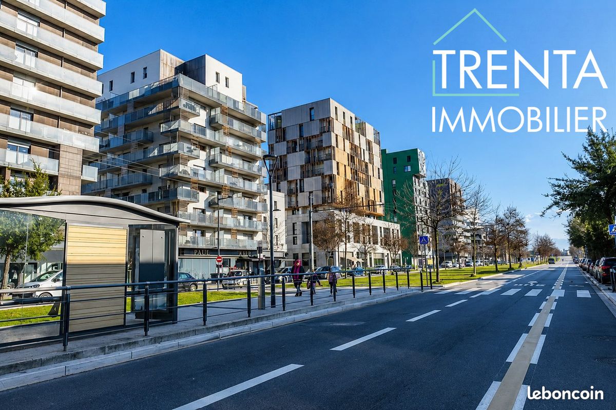 Parking 12 m² · à Grenoble · 12 m² · 105 €/mois
