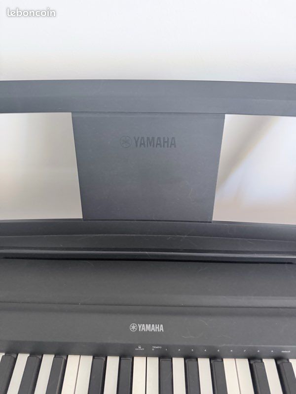 Piano numérique Yamaha P-45 + support + pédale + câble – excellent état – Marseille (image 7)