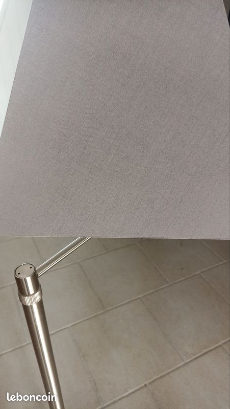 Vend lampe sur pied en métal avec abat-jour gris .A prendre sur place (image 2)
