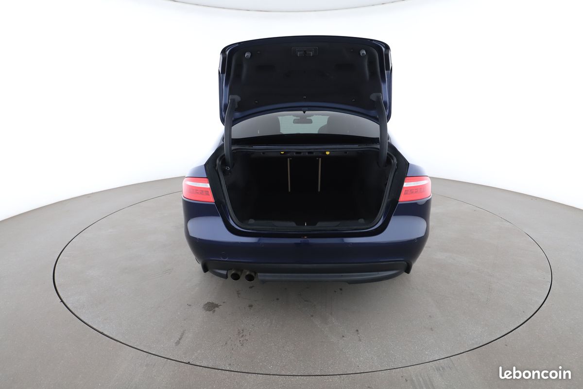 Jaguar XE 2.0d Prestige Auto 180 ch (image 10)