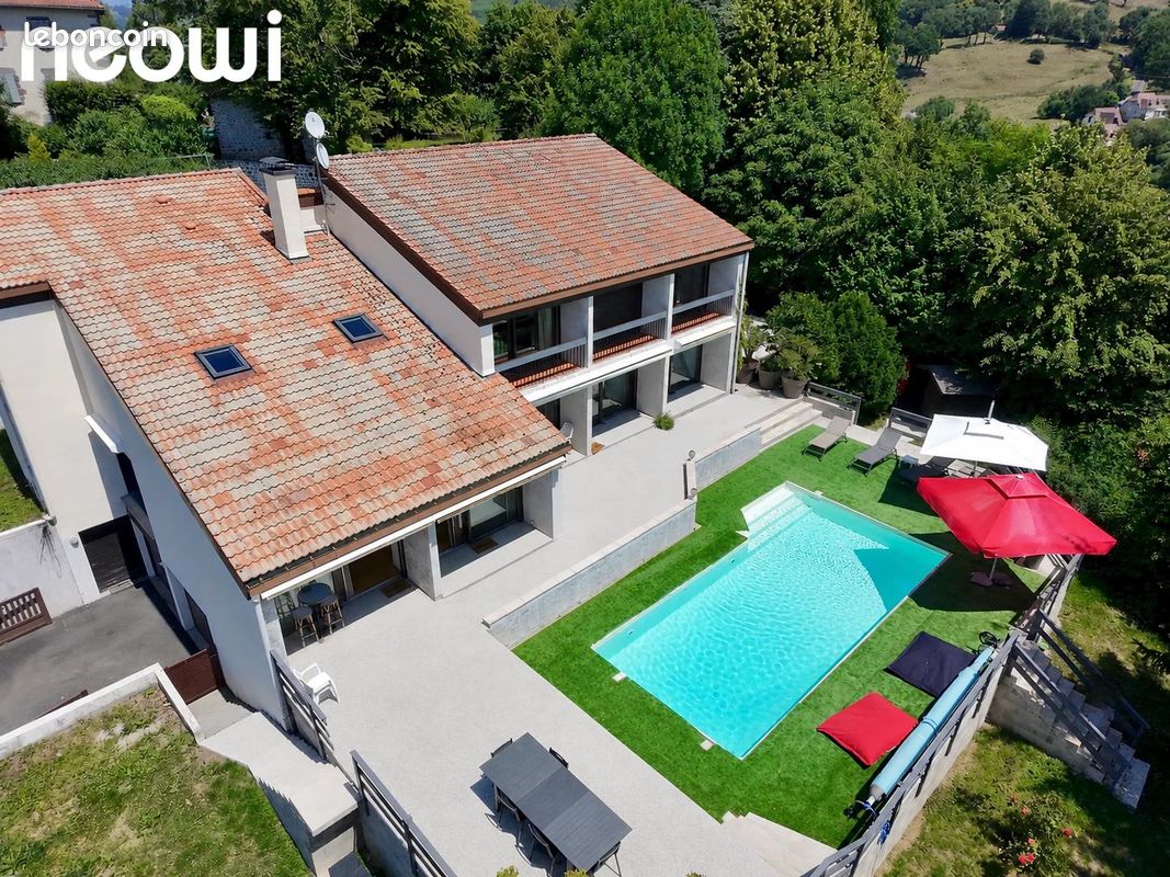 Maison 12 pièces 324 m² · à Aurillac · 324 m² · 640 500 €