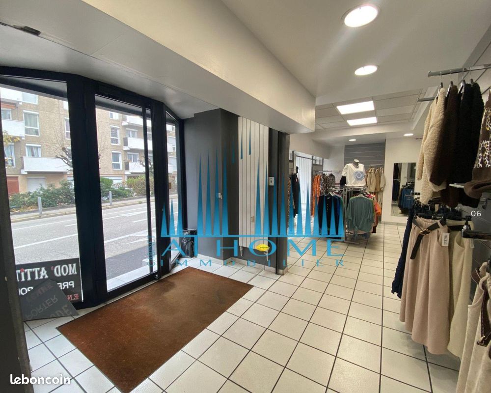 Boutique 89 m² ST CHAMOND (image 1)
