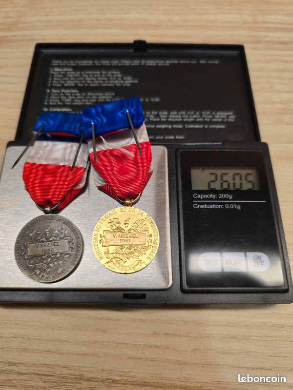 MEDAILLE DU TRAVAIL / Ministere Du Travail 1975 EUR 50,00 - FR