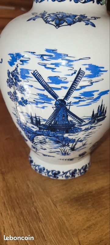 Ancien Vase Blanc Et Bleu – Moulin à Vent Et Paysage – Décor Fleurs