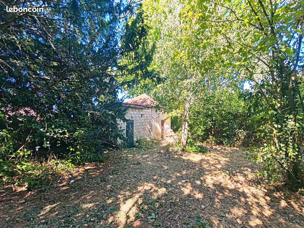 TERRAIN ARBORE DE 588 m² AVEC CABANON – ORAISON (04700) · 80 000 €