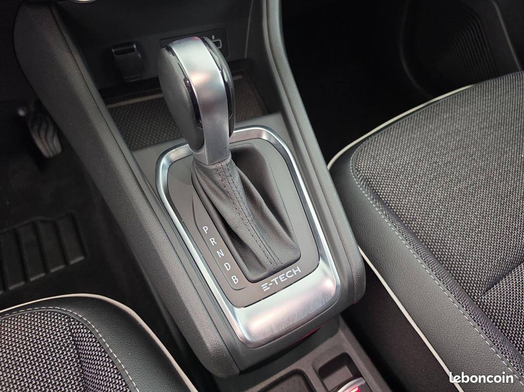 RENAULT Captur E-Tech Plug-in 160 - 21 Intens (image 13)