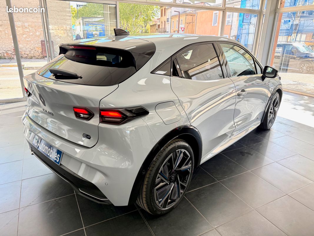 Renault Clio 6 Esprit Alpine full hybrid E-Tech 160 ch, TVA récupérable (image 2)