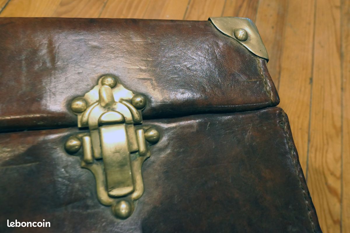 Authentique ancienne valise en fibres vulcanisées de couleur marron