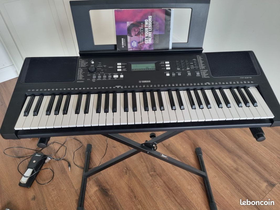 Piano Clavier Yamaha PSR-E373 (image 1)