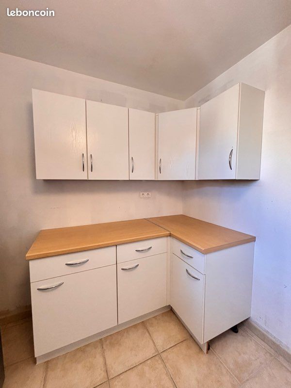 Cuisine d'angle complète – Façades nacrées effet veiné bois (image 7)