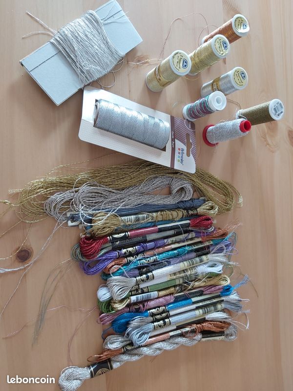 Lot de fils métallisés à broder (image 1)