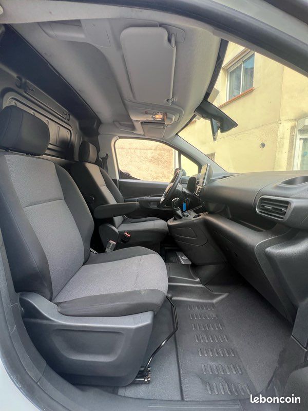 Citroën Berlingo 1.6 BlueHdi 100 Driver (image 10)