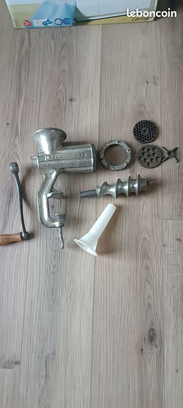 Ancien hachoir manuel (image 1)