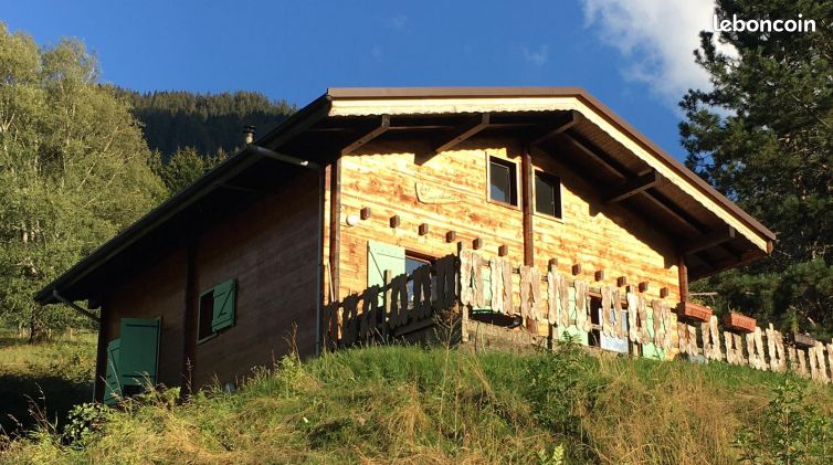 Chalet en madriers de 63m² au sol + mezzanine démonté