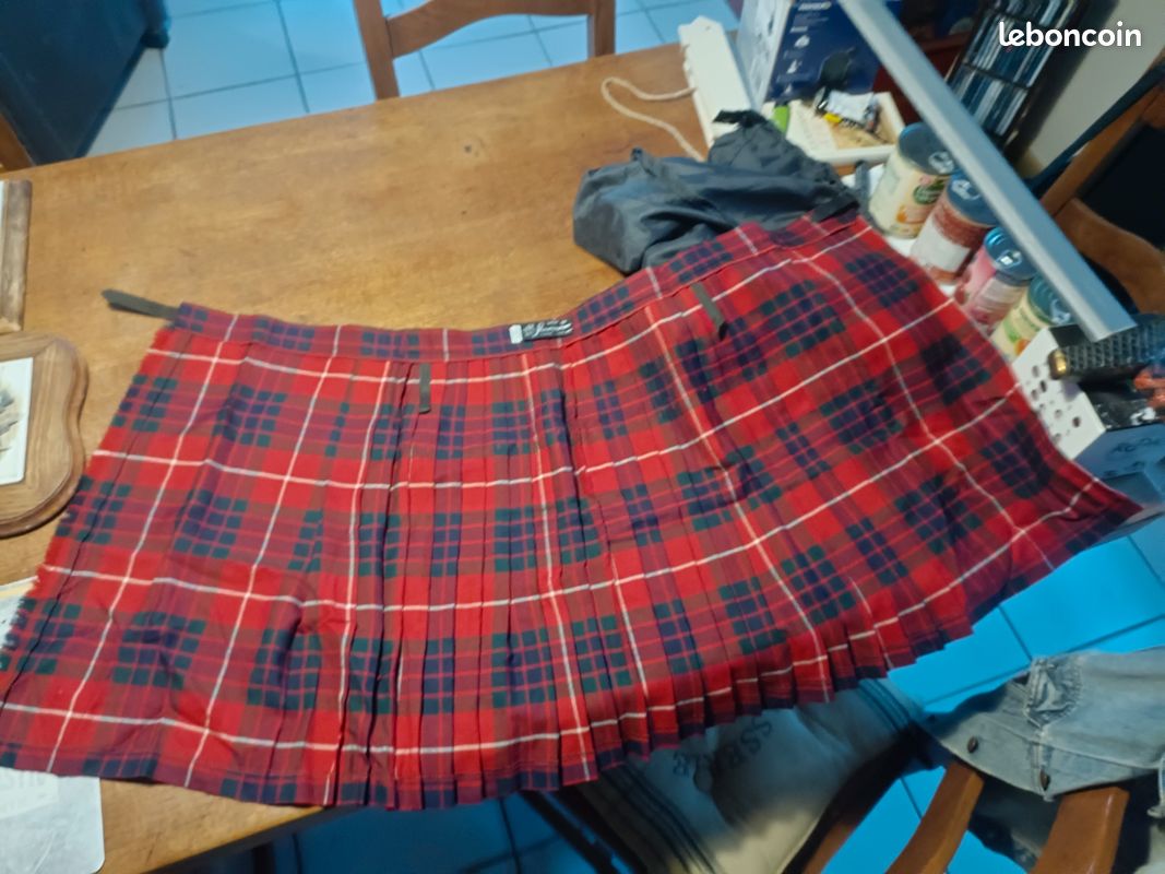 Kilt véritable Scotland f trathmore tartan 100% pure new wool , age 10 Ans 140 cm ce qui fait une taille de 70 cm (image 3)