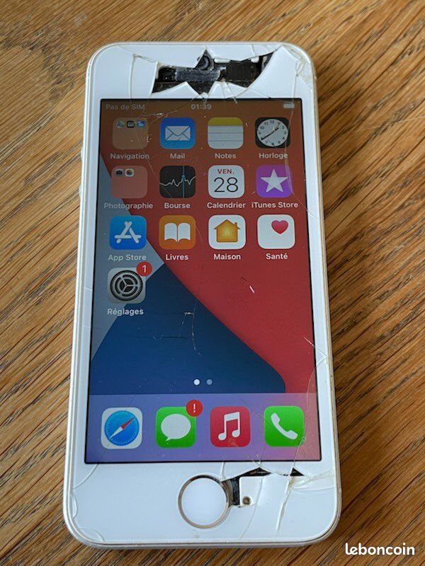 IPhone SE 16g fonctionnel - écran cassé (image 1)