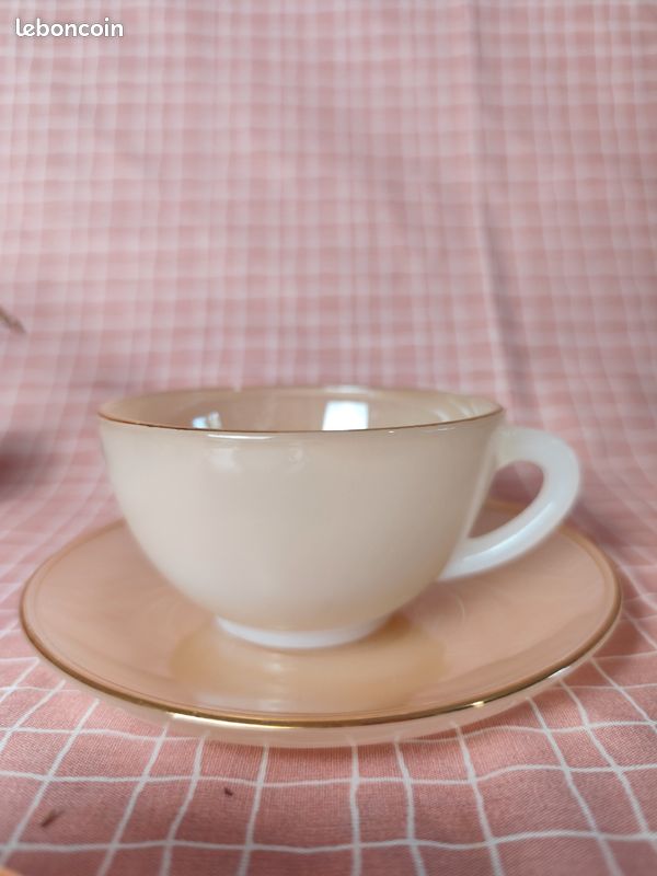 ARCOPAL Arlequin vintage, Retro Arcopal Set France années 60. Pastel Opalescent French Arcopal Arlequin Tasses et soucoupes - France