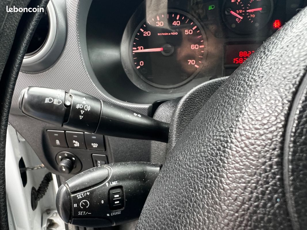 Citroen berlingo vu cabine approfondie 1.6 bluehdi 99 ch xl l2 confort / distribution faite (image 26)