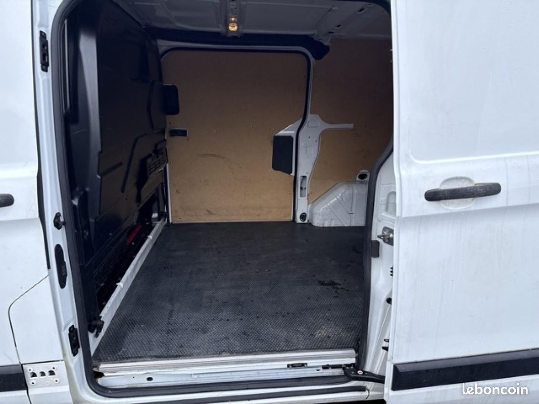 Ford Transit Custom L1H1 20 TDCI 130ch Bv6m Ambiente. 1 ère main. 2 Portes latérales. 95800 kms (image 8)