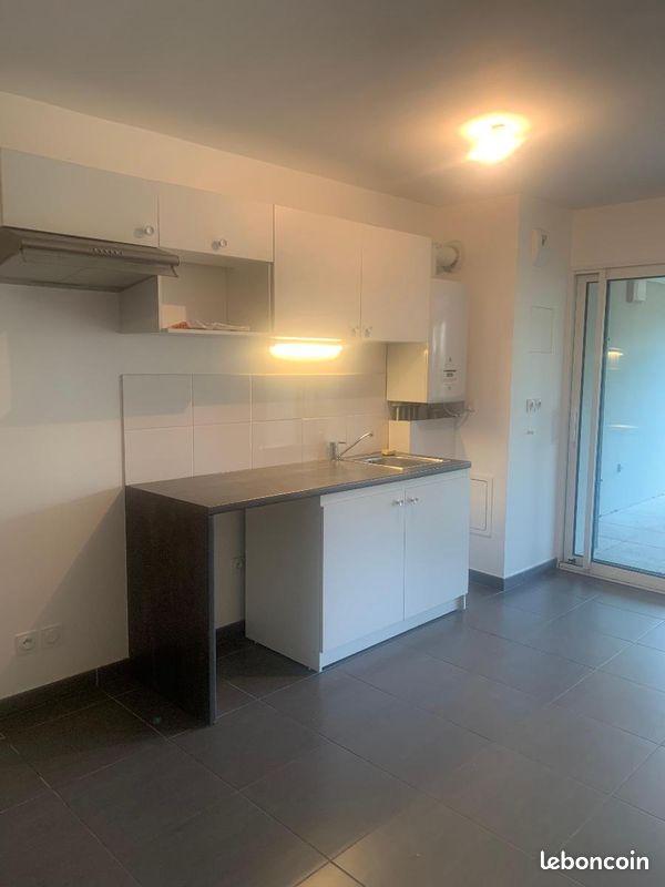Appartement 2 pièces 42 m² · à Sathonay-Camp · 42 m² · 750 €