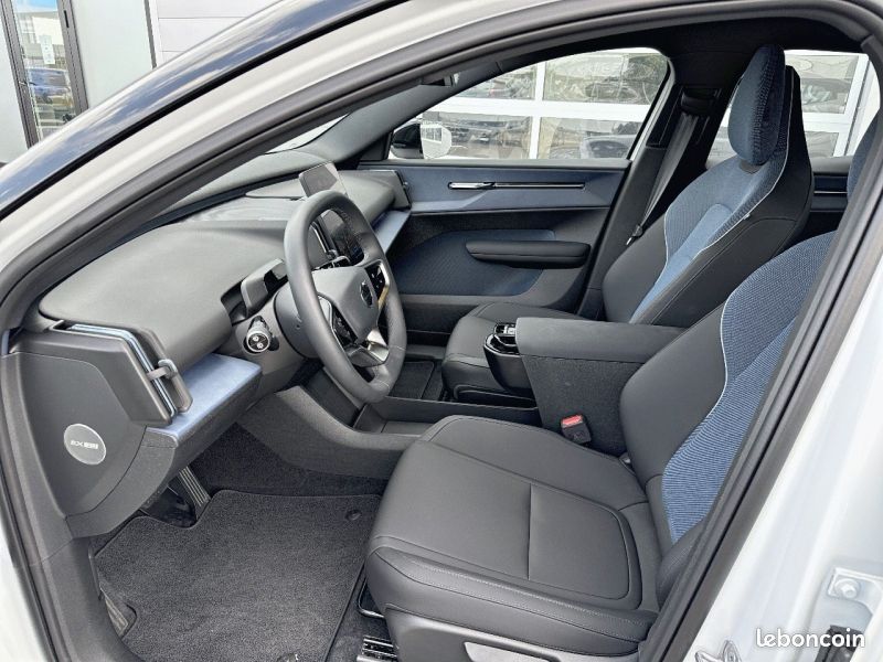 Volvo EX30 Single Extended Range 272ch Plus (image 4)