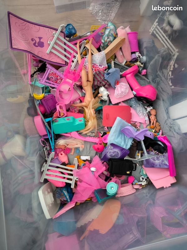 Énorme lot de barbie et figurines (image 14)