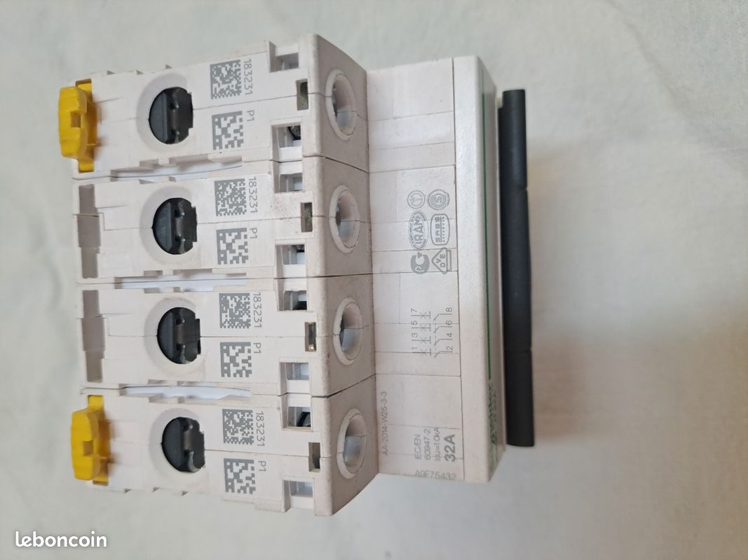 Acti9 iC60N - Disjoncteur - 4P - 32A - Courbe D - 400Vca - 6000A/10kA (image 2)