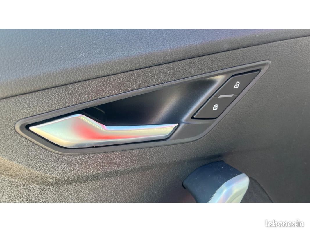 AUDI Q2 1.4 TFSI ESSENCE 150 BVA S Line - CAMERA DE RECUL / SIEGES CHAUFFANTS / BLUETOOTH (image 16)