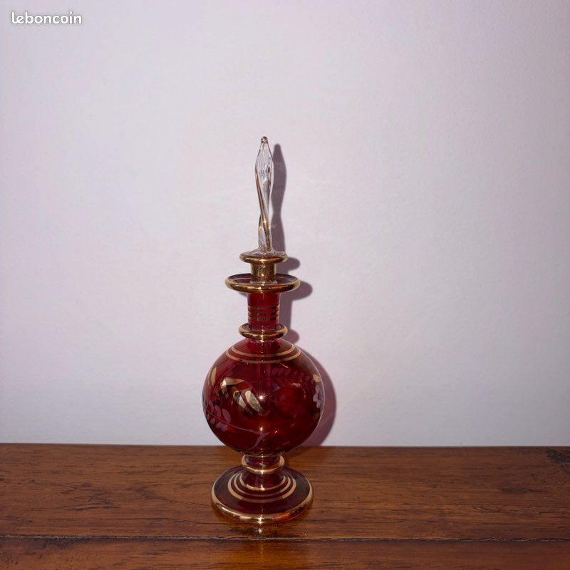 Flacon de parfum égyptien en verre décor fleurs ancien vintage collection (image 2)