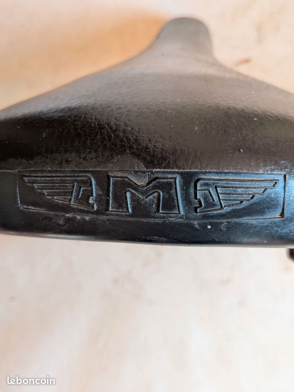 Selle De Vélo Ancienne – Noire – Ville / Randonneuse – Fabriquée En France – Occasion