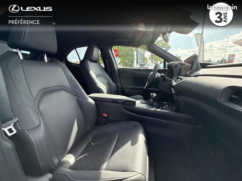 Lexus UX 250h Luxe 2WD (image 18)