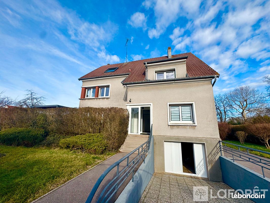 Maison 10 pièces 238 m² · à Vincey · 238 m² · 344 000 €