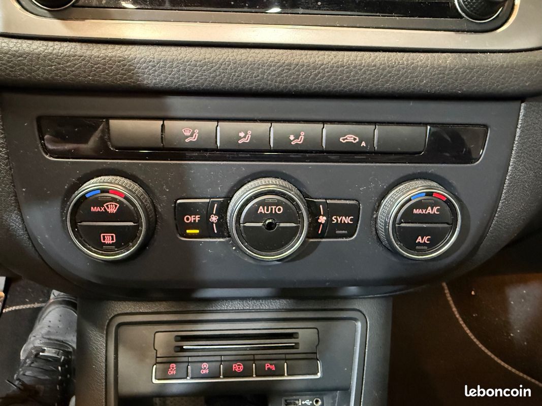 VOLKSWAGEN TIGUAN 2.0 TDI 110 FAP BlueMotion Technology Série Spéciale Lounge / COURROIE DE DISTRIBUTION A JOUR (image 27)