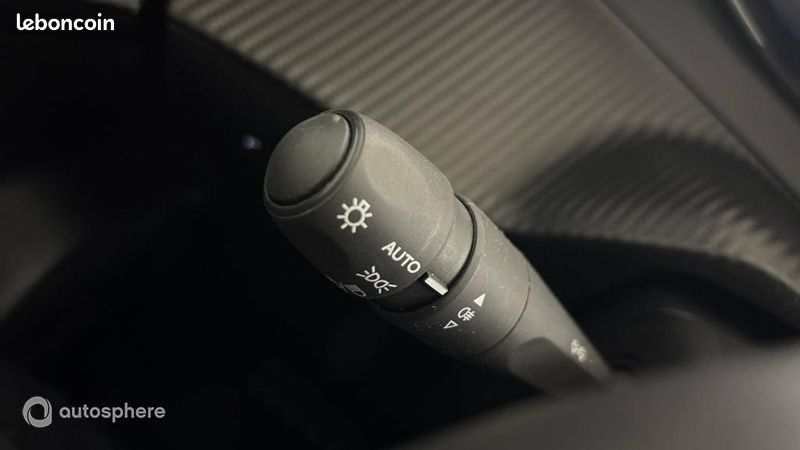 Peugeot 208 1.2 100ch S&S Allure (image 23)