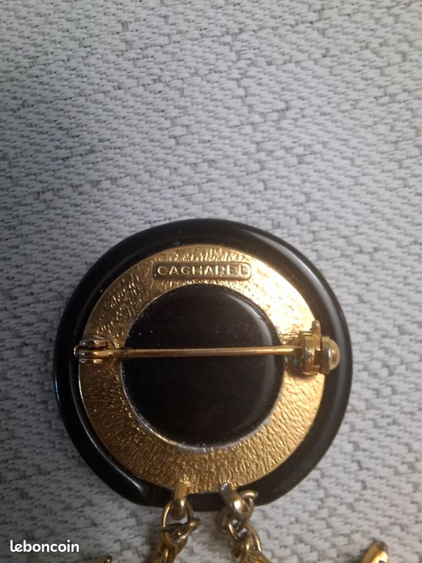 Broche Vintage Ornée De Cristaux, Signée Cacharel, Longueur 9.5 Cm, Occasion