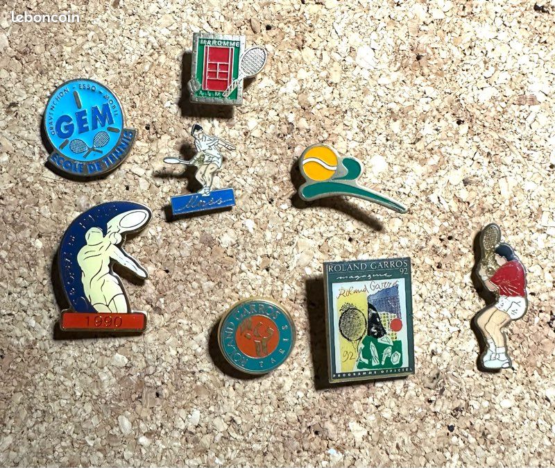 Pin's Roland Garros TECNIFIBRE – Signé Arthus Bertrand Paris N°56