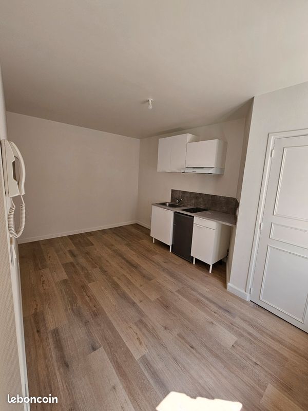 Appartement 1 pièce 14 m² · à Brive-la-Gaillarde · 13,8 m² · 390 €/mois
